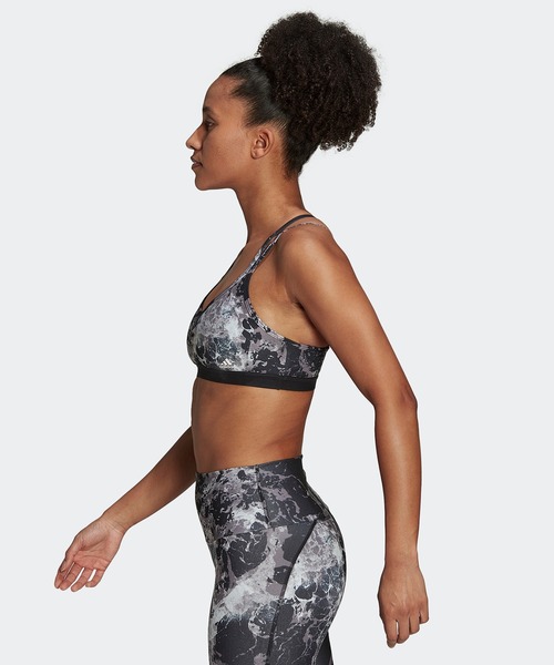 adidas(アディダス)の「ヨガ エッセンシャルズ スタジオ ライトサポート 総柄プリントブラ / ヨガウェア / アディダス(スポーツブラ・レディース・ブラック/パープル・M-AB/M-CD/L-AB/S-AB/XL-CD/XL-AB/L-CD/XXL-CD/S-CD/XXL-AB)」の5枚目の写真