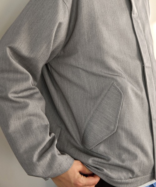 EMMA CLOTHES(エマクローズ)の「TRストレッチ ルーズスリーブ ボックスビッグシルエット ショートスタンドブルゾン EMMA CLOTHES(ブルゾン・メンズ・ミックスグレー/ブルー系その他/グリーン系その他・M/L)」の8枚目の写真