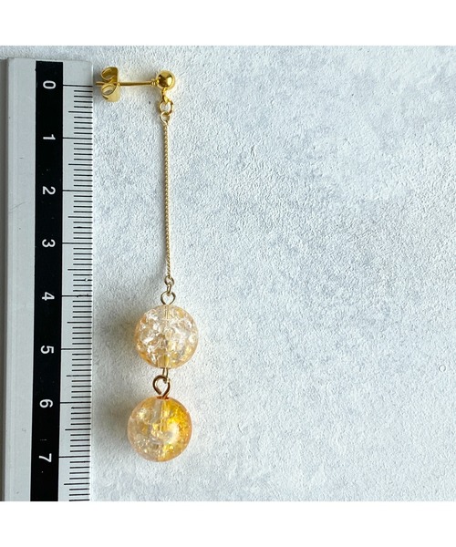 tone(トーン)の「【-lensa-】クラッシュビーズでゆらゆらピアス(イエロー)(MA)(ピアス(両耳用)・レディース・ゴールド・FREE)」の2枚目の写真