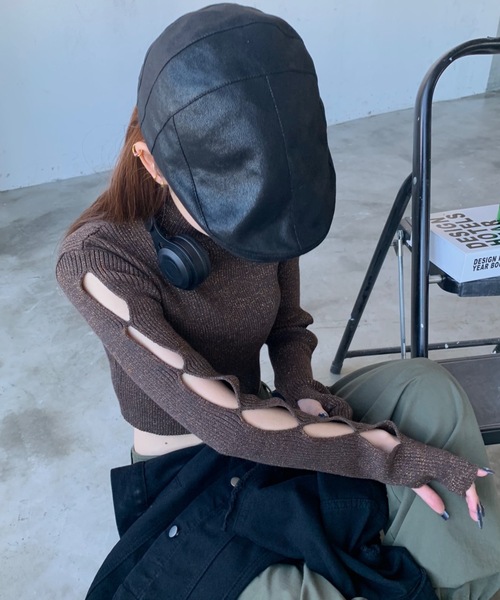 SHAGGIE（シャギー）の「アームデザインタートルネックラメニット（ニット/セーター・レディース・ブルー/ブラック/ブラウン/ピンク・FREE）」の3枚目の写真