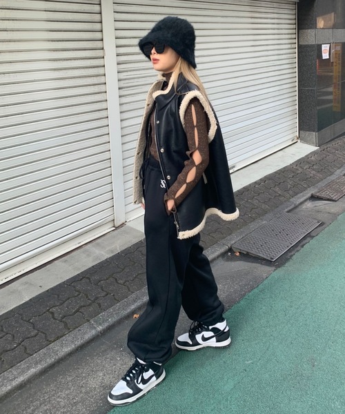 SHAGGIE（シャギー）の「アームデザインタートルネックラメニット（ニット/セーター・レディース・ブルー/ブラック/ブラウン/ピンク・FREE）」の13枚目の写真