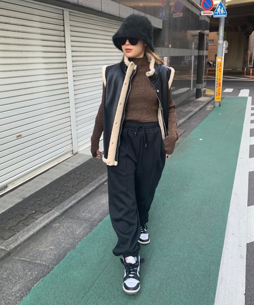 SHAGGIE（シャギー）の「アームデザインタートルネックラメニット（ニット/セーター・レディース・ブルー/ブラック/ブラウン/ピンク・FREE）」の12枚目の写真