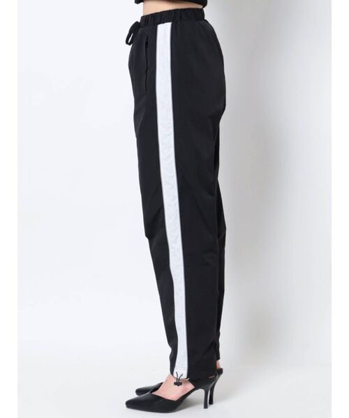 GYDA（ジェイダ）の「【セットアップ着用可】サイドLINEナイロンジョガーパンツ（その他パンツ・レディース・オフホワイト/ブラック・FREE）」の7枚目の写真