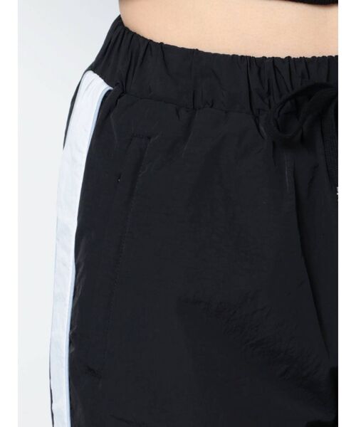 GYDA（ジェイダ）の「【セットアップ着用可】サイドLINEナイロンジョガーパンツ（その他パンツ・レディース・オフホワイト/ブラック・FREE）」の9枚目の写真