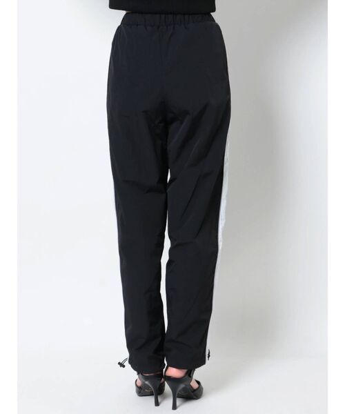 GYDA（ジェイダ）の「【セットアップ着用可】サイドLINEナイロンジョガーパンツ（その他パンツ・レディース・オフホワイト/ブラック・FREE）」の16枚目の写真