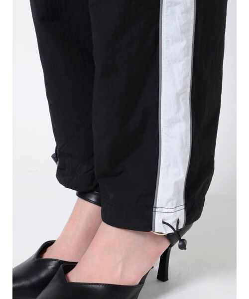 GYDA（ジェイダ）の「【セットアップ着用可】サイドLINEナイロンジョガーパンツ（その他パンツ・レディース・オフホワイト/ブラック・FREE）」の20枚目の写真