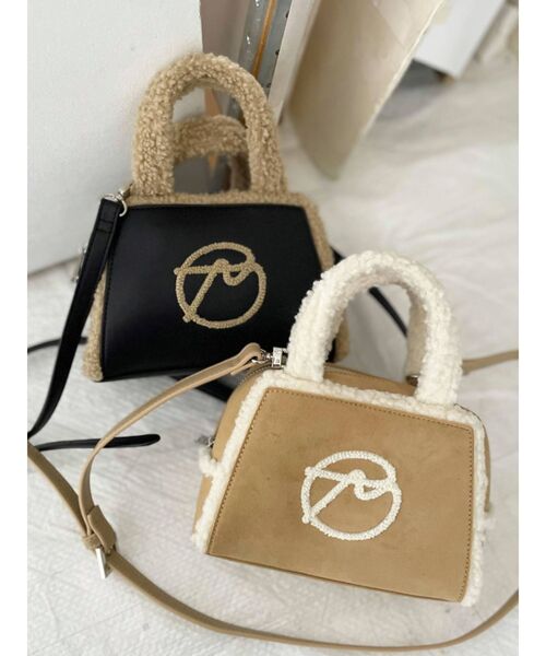 EMODA(エモダ)の「ロゴフェイクムートンバッグ(ハンドバッグ・レディース・ベージュ/ブラック・FREE)」の11枚目の写真