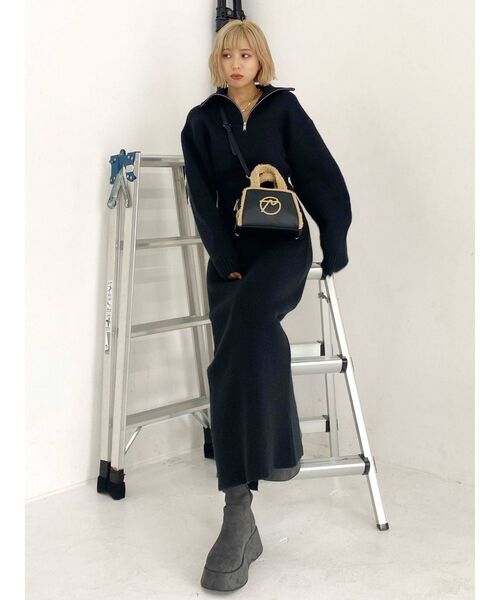 EMODA(エモダ)の「ロゴフェイクムートンバッグ(ハンドバッグ・レディース・ベージュ/ブラック・FREE)」の5枚目の写真