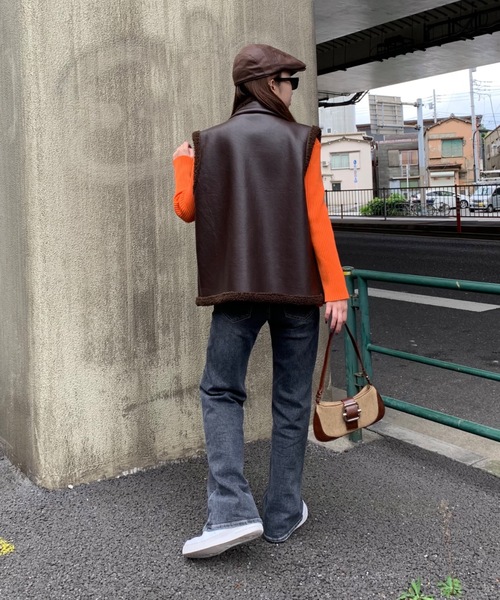 SHAGGIE(シャギー)の「ローライズフレアデニムパンツ(デニムパンツ・レディース・ブルー/ブラック・SMALL/MEDIUM)」の7枚目の写真