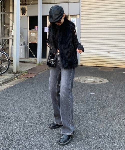 SHAGGIE(シャギー)の「ローライズフレアデニムパンツ(デニムパンツ・レディース・ブルー/ブラック・SMALL/MEDIUM)」の22枚目の写真