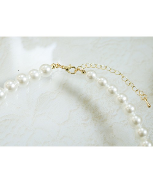Catherine Cottage(キャサリンコテージ)の「8mmパールビーズネックレス(ネックレス・キッズ・ホワイト・FREE)」の4枚目の写真