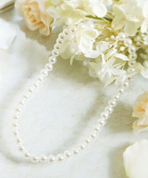 Catherine Cottage(キャサリンコテージ)の「8mmパールビーズネックレス(ネックレス・キッズ・ホワイト・FREE)」の5枚目の写真