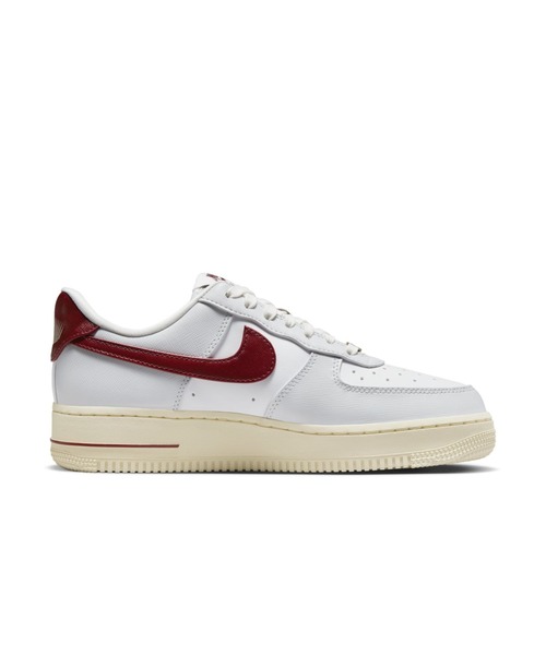 NIKE(ナイキ)の「ナイキ エア フォース 1 '07 SE ウィメンズシューズ / Nike Air Force 1 '07 SE Women's Shoes<22-29cm 展開>(スニーカー・レディース・グレー系その他・23/24/25/26/27/28/22/29/28.5/25.5/26.5/27.5/22.5/24.5/23.5)」の3枚目の写真