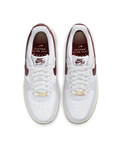 NIKE(ナイキ)の「ナイキ エア フォース 1 '07 SE ウィメンズシューズ / Nike Air Force 1 '07 SE Women's Shoes<22-29cm 展開>(スニーカー・レディース・グレー系その他・23/24/25/26/27/28/22/29/28.5/25.5/26.5/27.5/22.5/24.5/23.5)」の4枚目の写真