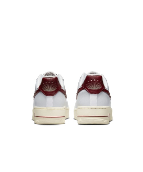 NIKE(ナイキ)の「ナイキ エア フォース 1 '07 SE ウィメンズシューズ / Nike Air Force 1 '07 SE Women's Shoes<22-29cm 展開>(スニーカー・レディース・グレー系その他・23/24/25/26/27/28/22/29/28.5/25.5/26.5/27.5/22.5/24.5/23.5)」の5枚目の写真