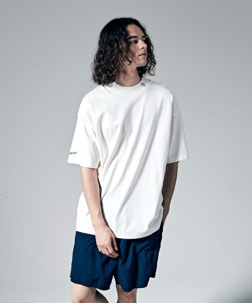 penguin BY MUNSINGWEAR(ペンギン バイ マンシングウェア)の「PENGUIN MOCK NECK T-SHIRT/ペンギンモックネックTシャツ(Tシャツ/カットソー・メンズ・ブラック/グレー/ホワイト・S/L/M/XL)」の2枚目の写真