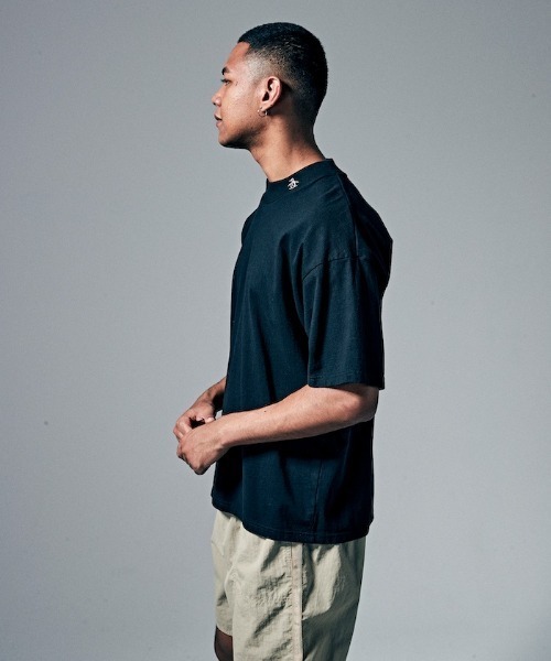 penguin BY MUNSINGWEAR(ペンギン バイ マンシングウェア)の「PENGUIN MOCK NECK T-SHIRT/ペンギンモックネックTシャツ(Tシャツ/カットソー・メンズ・ブラック/グレー/ホワイト・S/L/M/XL)」の6枚目の写真