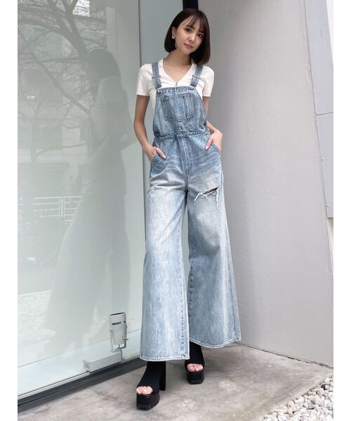 GYDA（ジェイダ）の「2WAYウエストLOOSEワイドデニムサロペット（サロペット/オーバーオール・レディース・ライトブルー/ブルー・SMALL/MEDIUM）」の16枚目の写真