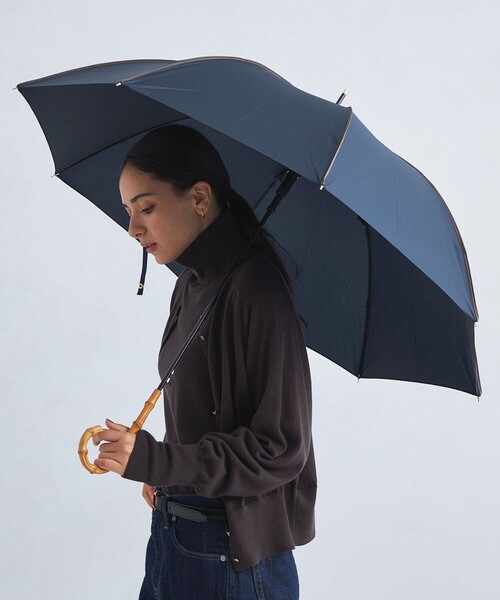 green label relaxing（グリーンレーベルリラクシング）の「バンブーハンドル パイピング アンブレラ / 傘 / レイン（長傘・レディース・オフホワイト/ライム/モカ/ネイビー・FREE）」の4枚目の写真