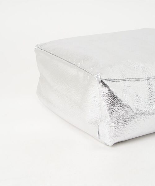 BEARDSLEY（ビアズリー）の「Hoaw./レザーメタリックTOTE（トートバッグ・レディース・シルバー・FREE）」の3枚目の写真