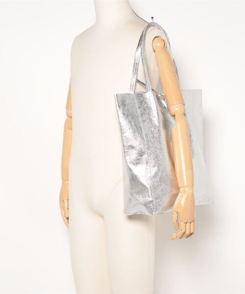 BEARDSLEY（ビアズリー）の「Hoaw./レザーメタリックTOTE（トートバッグ・レディース・シルバー・FREE）」の5枚目の写真