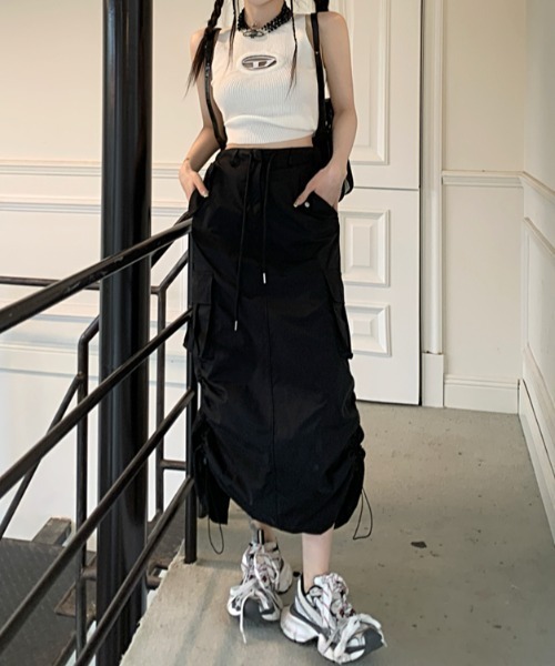 SEN TOKYO(セントーキョー)の「大人カジュアルコーデに映える。ハイウエストカーゴスカート(スカート・レディース・ブラック・FREE)」の4枚目の写真