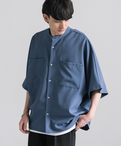 Rocky Monroe(ロッキーモンロー)の「オーバーサイズ ドルマンバンドカラー ビッグシルエット半袖シャツ(シャツ/ブラウス・メンズ・ブラック/ライトグレー/ホワイト/ライトグリーン/ブルー・M/L/XL)」の6枚目の写真