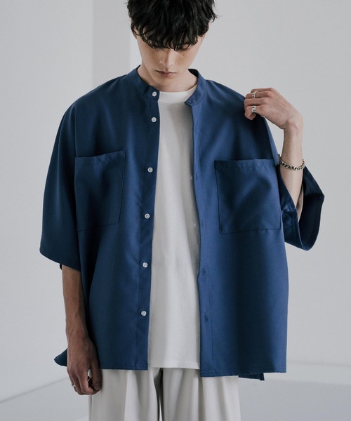 Rocky Monroe(ロッキーモンロー)の「オーバーサイズ ドルマンバンドカラー ビッグシルエット半袖シャツ(シャツ/ブラウス・メンズ・ブラック/ライトグレー/ホワイト/ライトグリーン/ブルー・M/L/XL)」の7枚目の写真