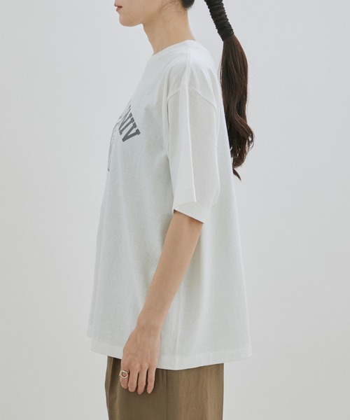 AMERICANA(アメリカーナ)の「【WEB限定】【Americana(アメリカーナ)】カレッジプリントシームレスTシャツ(Tシャツ/カットソー・レディース・ダークブラウン/オフホワイト/ブルー系その他6・FREE)」の10枚目の写真