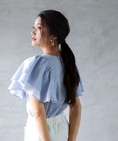 【手洗いできる】WEB限定！ラッフルフリルデザイン・フレアースリーブシャツブラウス