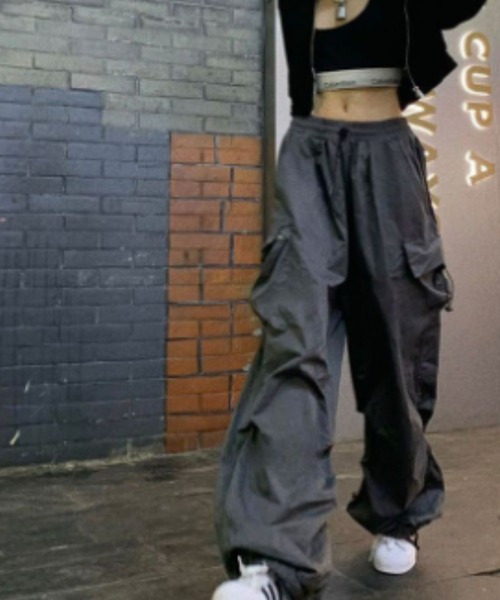 deux amour(ドゥーザムール)の「カーゴパンツ(カーゴパンツ・レディース・ブラック/チャコールグレー・FREE)」の2枚目の写真