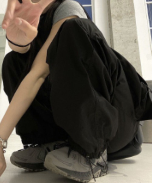 deux amour(ドゥーザムール)の「カーゴパンツ(カーゴパンツ・レディース・ブラック/チャコールグレー・FREE)」の1枚目の写真