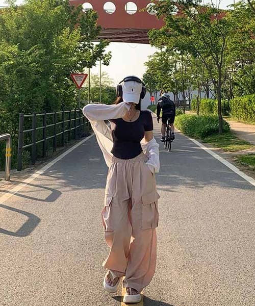 BEIDELLI（ベイデリー）の「[BELLIDE MADE] ミルクナイロン2wayワイド&ジョガーカーゴパンツ（カーゴパンツ・レディース・グレー/カーキ/ピンク/アイボリー・SHORT/LONG）」の17枚目の写真