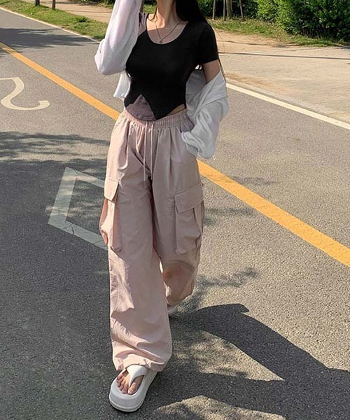 BEIDELLI（ベイデリー）の「[BELLIDE MADE] ミルクナイロン2wayワイド&ジョガーカーゴパンツ（カーゴパンツ・レディース・グレー/カーキ/ピンク/アイボリー・SHORT/LONG）」の5枚目の写真