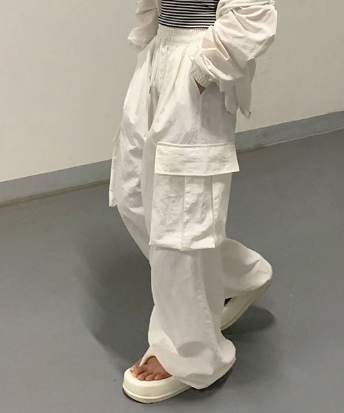 BEIDELLI（ベイデリー）の「[BELLIDE MADE] ミルクナイロン2wayワイド&ジョガーカーゴパンツ（カーゴパンツ・レディース・グレー/カーキ/ピンク/アイボリー・SHORT/LONG）」の6枚目の写真