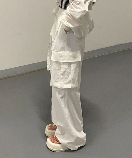 BEIDELLI（ベイデリー）の「[BELLIDE MADE] ミルクナイロン2wayワイド&ジョガーカーゴパンツ（カーゴパンツ・レディース・グレー/カーキ/ピンク/アイボリー・SHORT/LONG）」の9枚目の写真