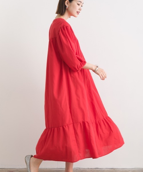 terrace(テラス)の「デコルテギャザーボヤージュワンピース(ワンピース・レディース・レッド/オフホワイト/ブラック・MEDIUM)」の16枚目の写真