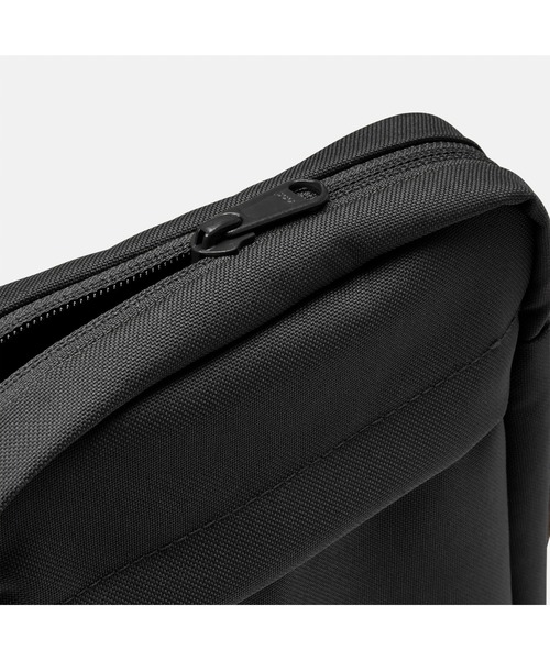 Timberland（ティンバーランド）の「オールジェンダー ティンバーランド コア クロスボディ バッグ（ボディバッグ/ウエストポーチ・メンズ・ウィート/カーキ/ブラック/ライトブラウン・FREE）」の7枚目の写真