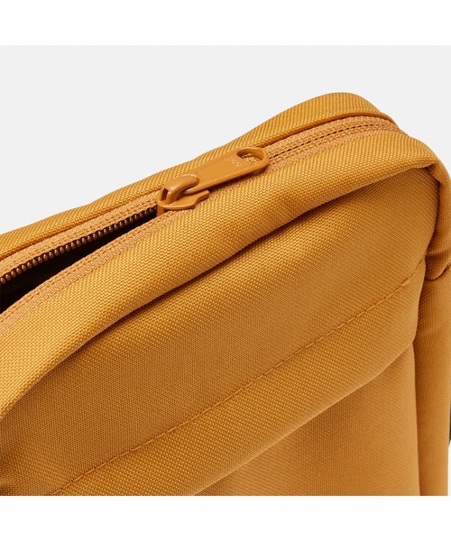 Timberland（ティンバーランド）の「オールジェンダー ティンバーランド コア クロスボディ バッグ（ボディバッグ/ウエストポーチ・メンズ・ウィート/カーキ/ブラック/ライトブラウン・FREE）」の13枚目の写真