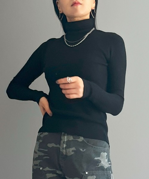 Jewelobe(ジュエローブ)の「タートルネックフィットニット(ニット/セーター・レディース・レッド/ベージュ/ブラック/杢グレー/ブラウン・FREE)」の2枚目の写真
