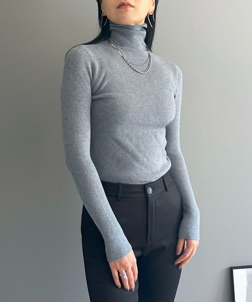 Jewelobe(ジュエローブ)の「タートルネックフィットニット(ニット/セーター・レディース・レッド/ベージュ/ブラック/杢グレー/ブラウン・FREE)」の8枚目の写真