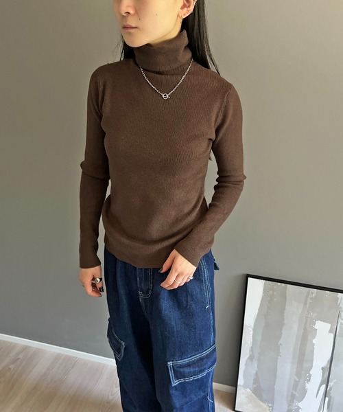 Jewelobe(ジュエローブ)の「タートルネックフィットニット(ニット/セーター・レディース・レッド/ベージュ/ブラック/杢グレー/ブラウン・FREE)」の13枚目の写真