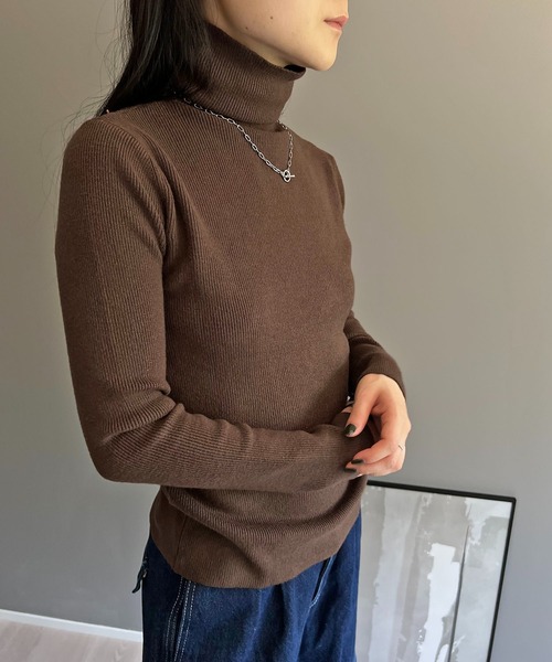 Jewelobe(ジュエローブ)の「タートルネックフィットニット(ニット/セーター・レディース・レッド/ベージュ/ブラック/杢グレー/ブラウン・FREE)」の17枚目の写真