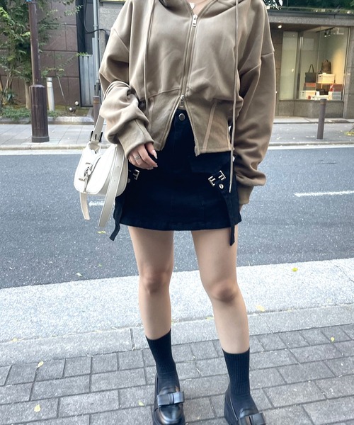 SPIGA（スピーガ）の「ﾊﾞｯｸﾙﾎﾟｹｯﾄﾃﾞﾆﾑ風ﾐﾆｽｶｰﾄ（スカート・レディース・グレー/ブラック/オフホワイト/カーキ・SMALL/MEDIUM）」の2枚目の写真