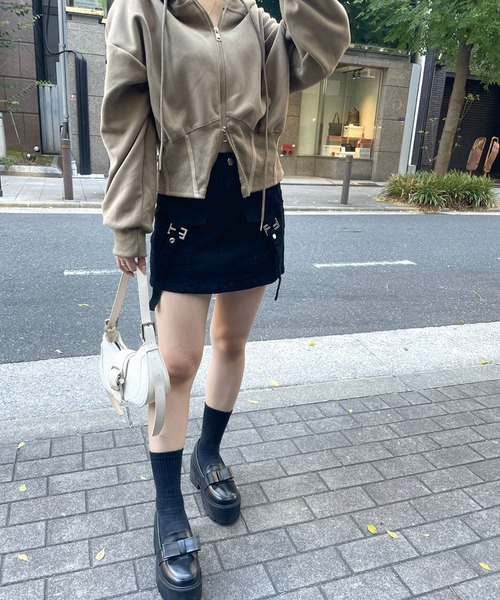 SPIGA（スピーガ）の「ﾊﾞｯｸﾙﾎﾟｹｯﾄﾃﾞﾆﾑ風ﾐﾆｽｶｰﾄ（スカート・レディース・グレー/ブラック/オフホワイト/カーキ・SMALL/MEDIUM）」の6枚目の写真