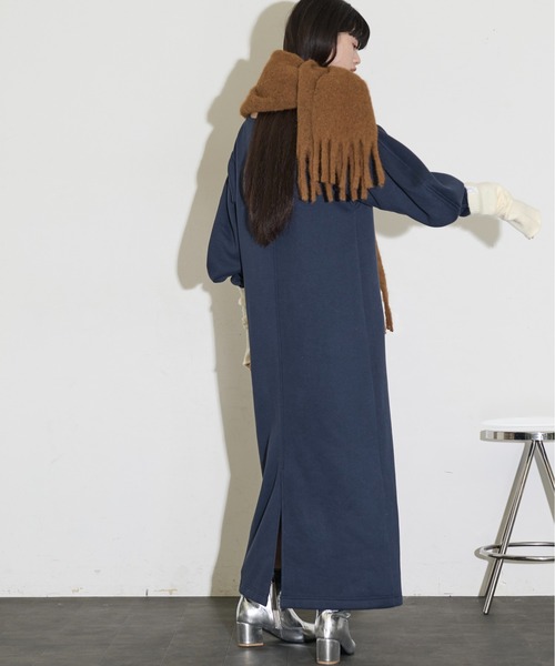 THE YOn（ザヨン）の「2WAYカーブスリーブスウェットワンピース（ワンピース・レディース・オートミール/ネイビー/チャコールグレー・FREE）」の13枚目の写真