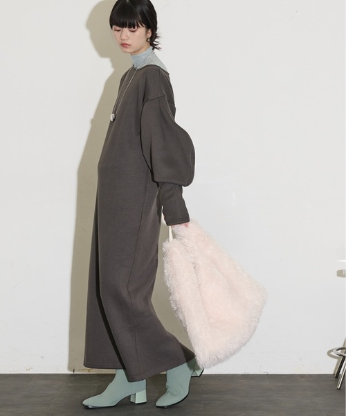 THE YOn（ザヨン）の「2WAYカーブスリーブスウェットワンピース（ワンピース・レディース・オートミール/ネイビー/チャコールグレー・FREE）」の15枚目の写真