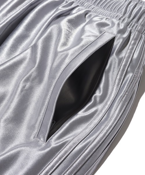 adidas（アディダス）の「adidas M FASH OVRSZ TP / アディダス M ファッション オーバーサイズ トラックパンツ（その他パンツ・メンズ・グレー/ブラック・M/L/XL/S）」の11枚目の写真