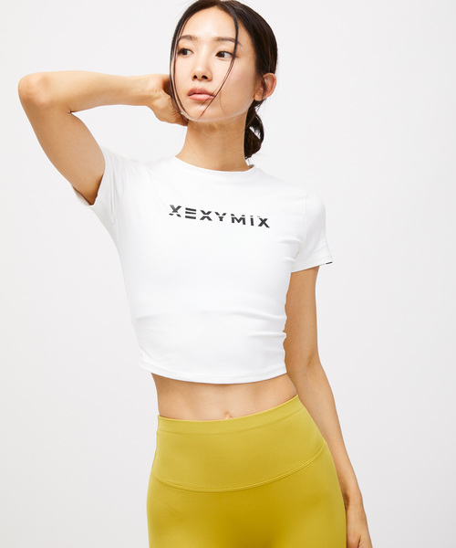 XEXYMIX（ゼクシィミックス）の「【XEXYMIX】クロップド丈ロゴTシャツ（Tシャツ/カットソー・レディース・イエロー/ブルー系その他4/ラベンダー/ブルー/ピンク/ブラック/ホワイト・M）」の2枚目の写真