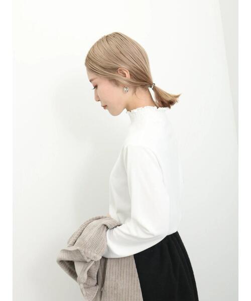 Samansa Mos2 blue(サマンサモスモスブルー)の「シャーリング衿プルオーバー(Tシャツ/カットソー・レディース・ブラック/グレー/オフホワイト・F)」の17枚目の写真